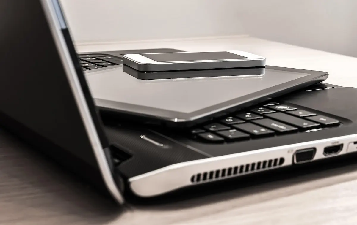 Plastik ABS untuk Laptop